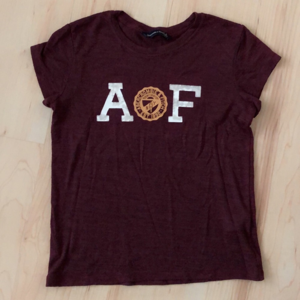 maroon abercrombie print soft cotton tee